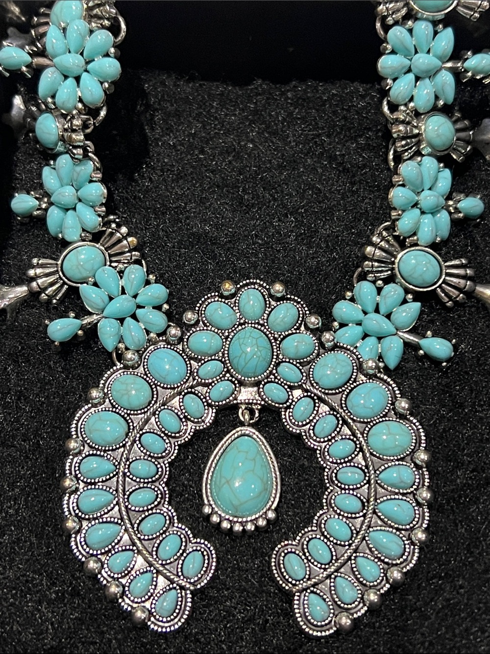 EYE CANDY LOS ANGELES Turquoise Statement Necklace  FAUX INDIAN JEWELRY. NWT